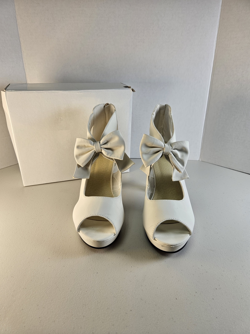 Women’s White Peep-Toe Bow Platform Heels Size 9 EURO 40